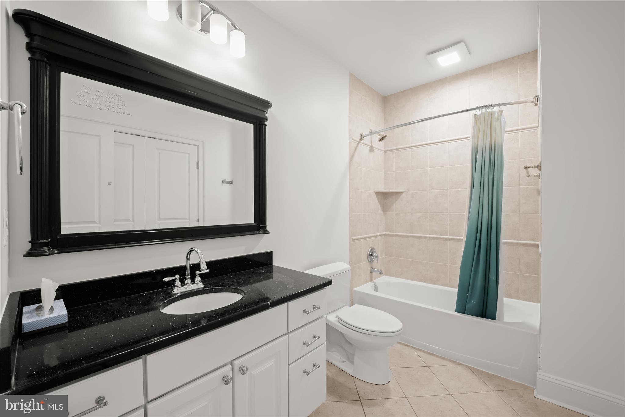 TWIN LAKES - Residential