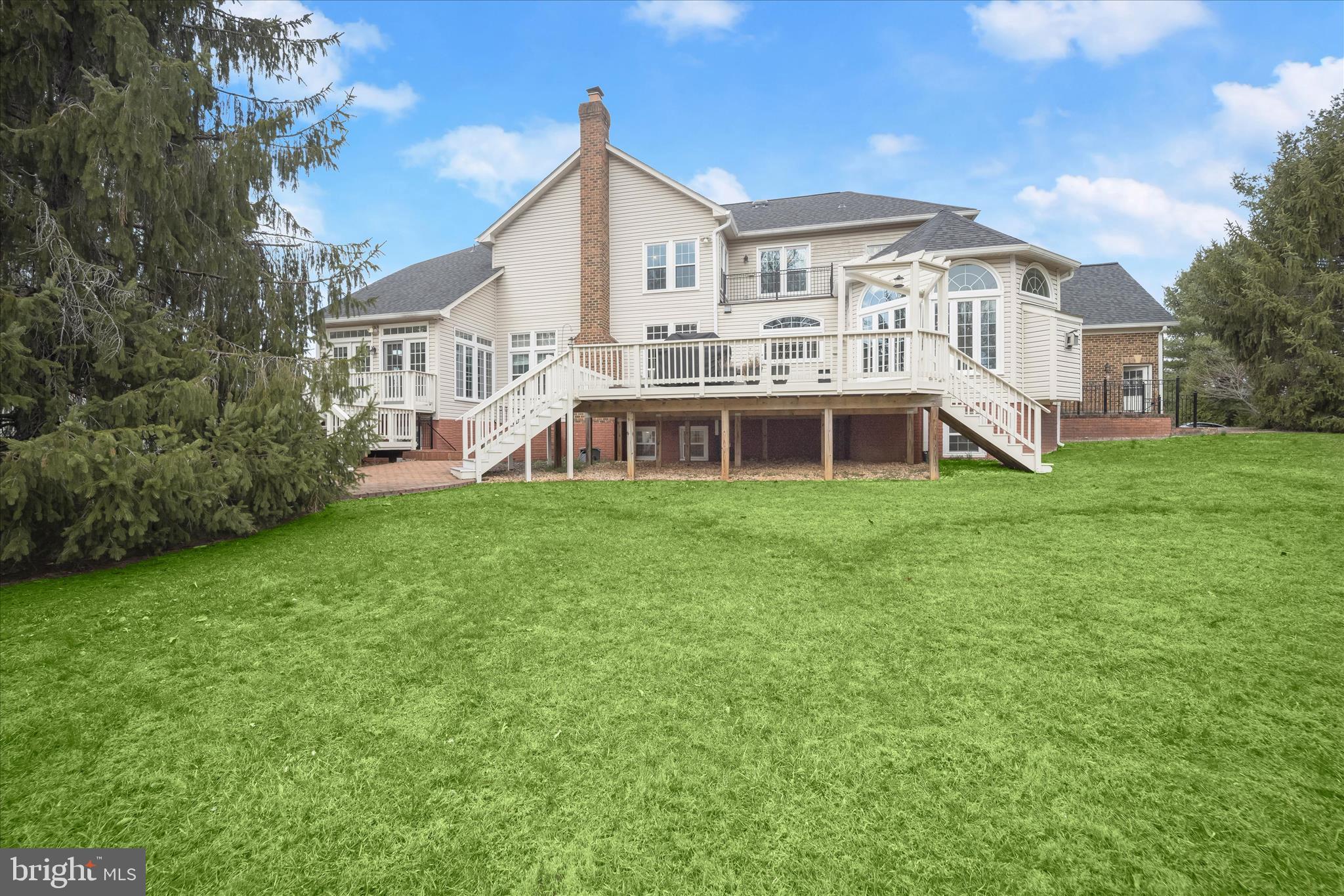 TWIN LAKES - Residential