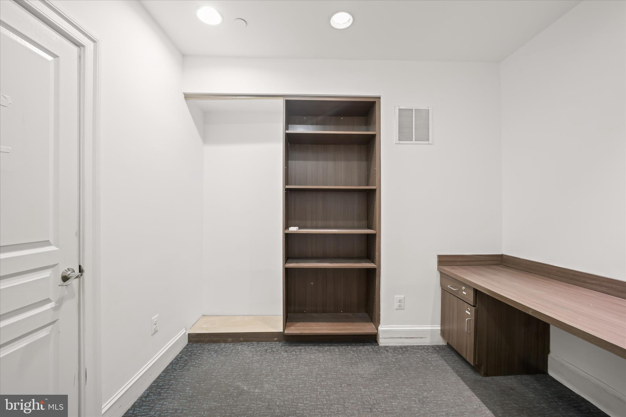 TWIN LAKES - Residential