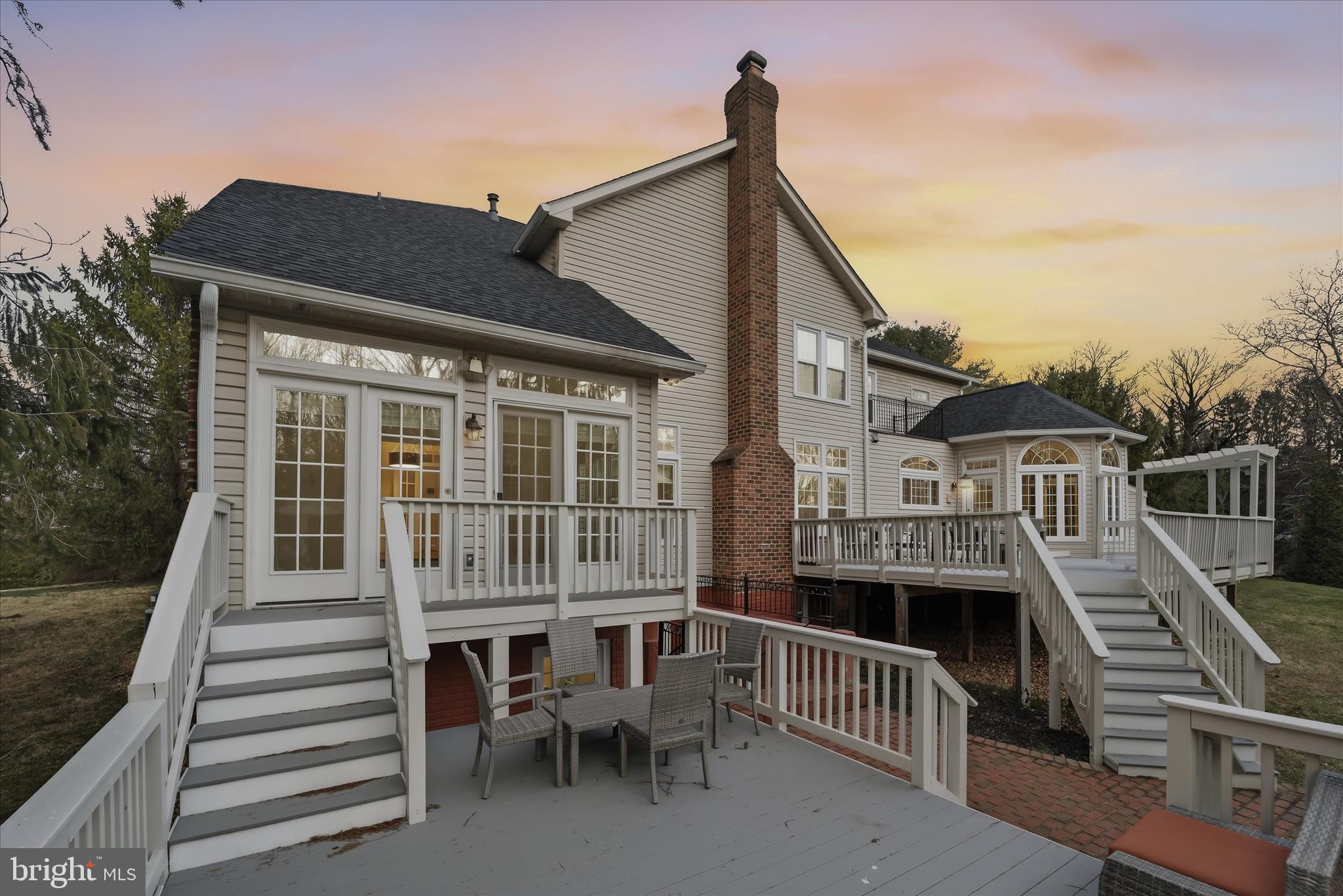 TWIN LAKES - Residential