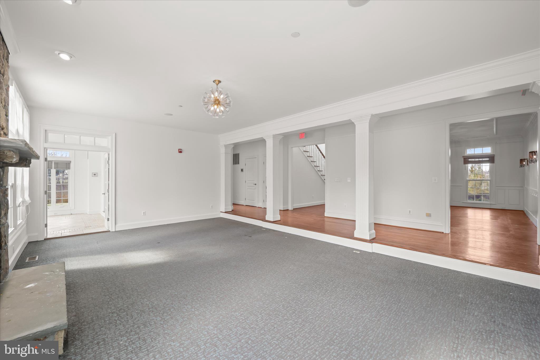 TWIN LAKES - Residential