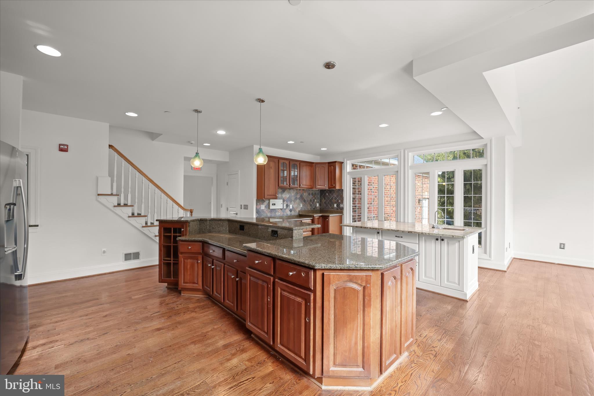 TWIN LAKES - Residential