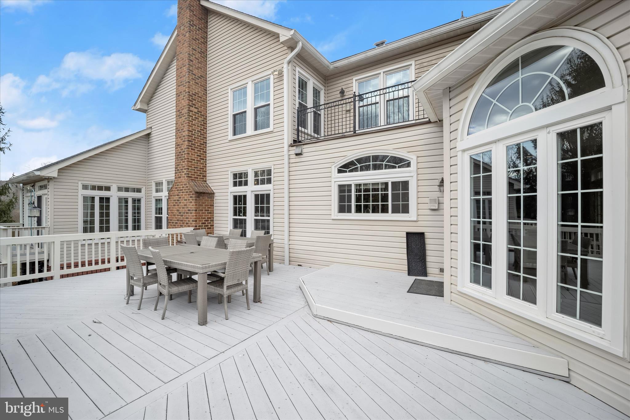 TWIN LAKES - Residential