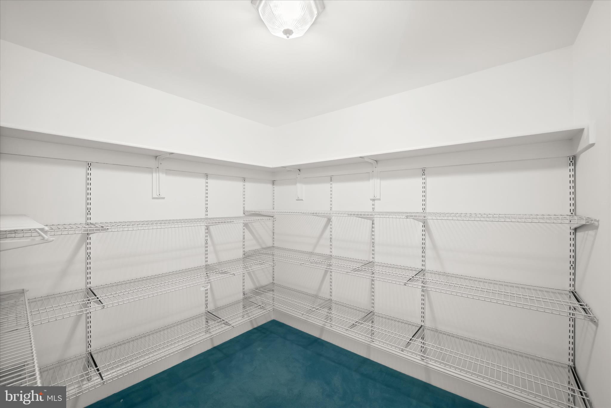 TWIN LAKES - Residential