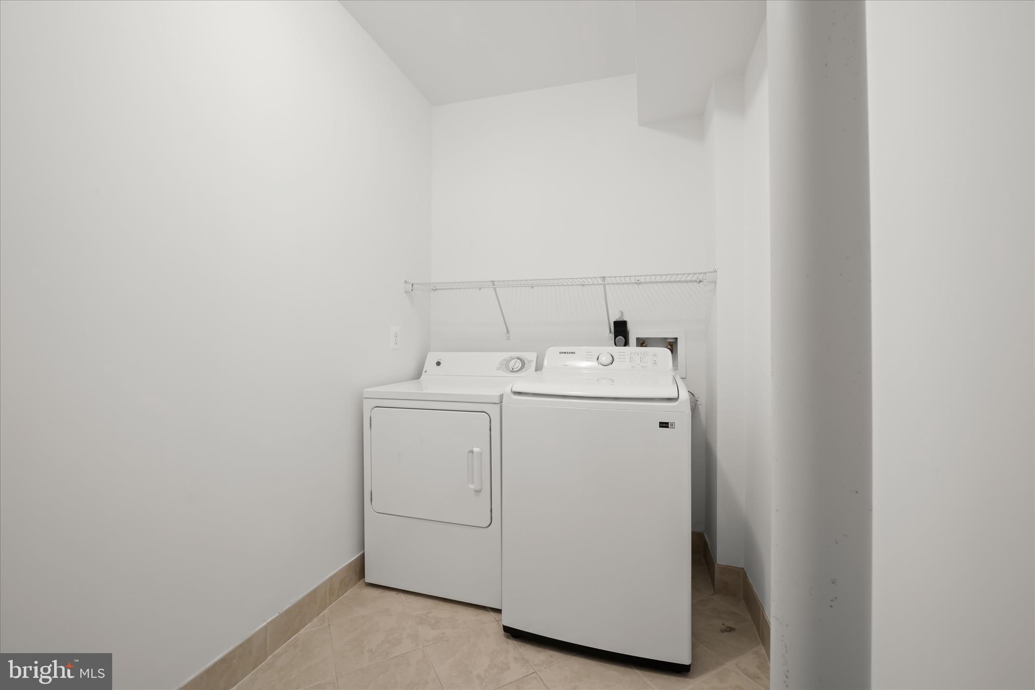 TWIN LAKES - Residential