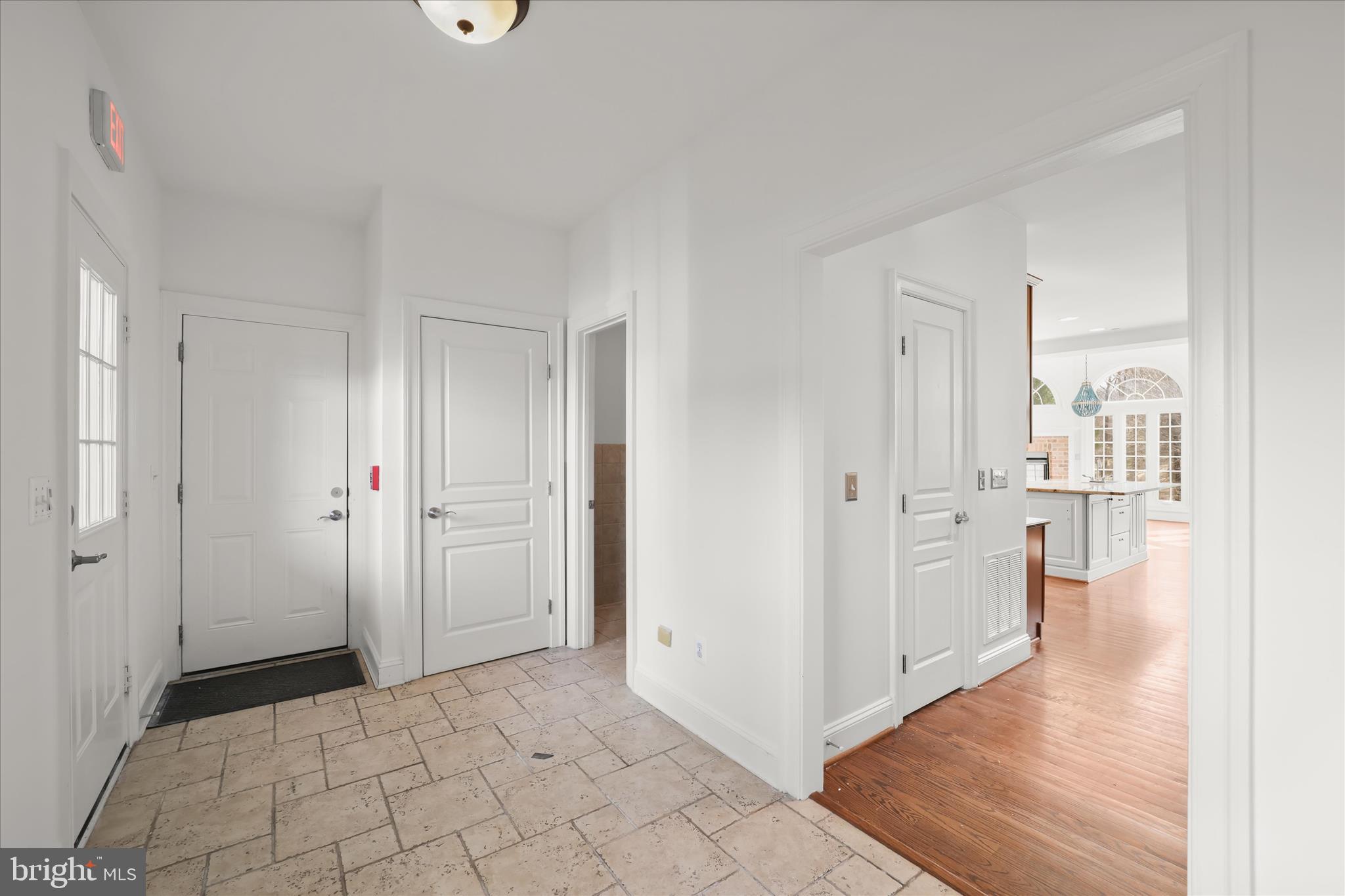 TWIN LAKES - Residential