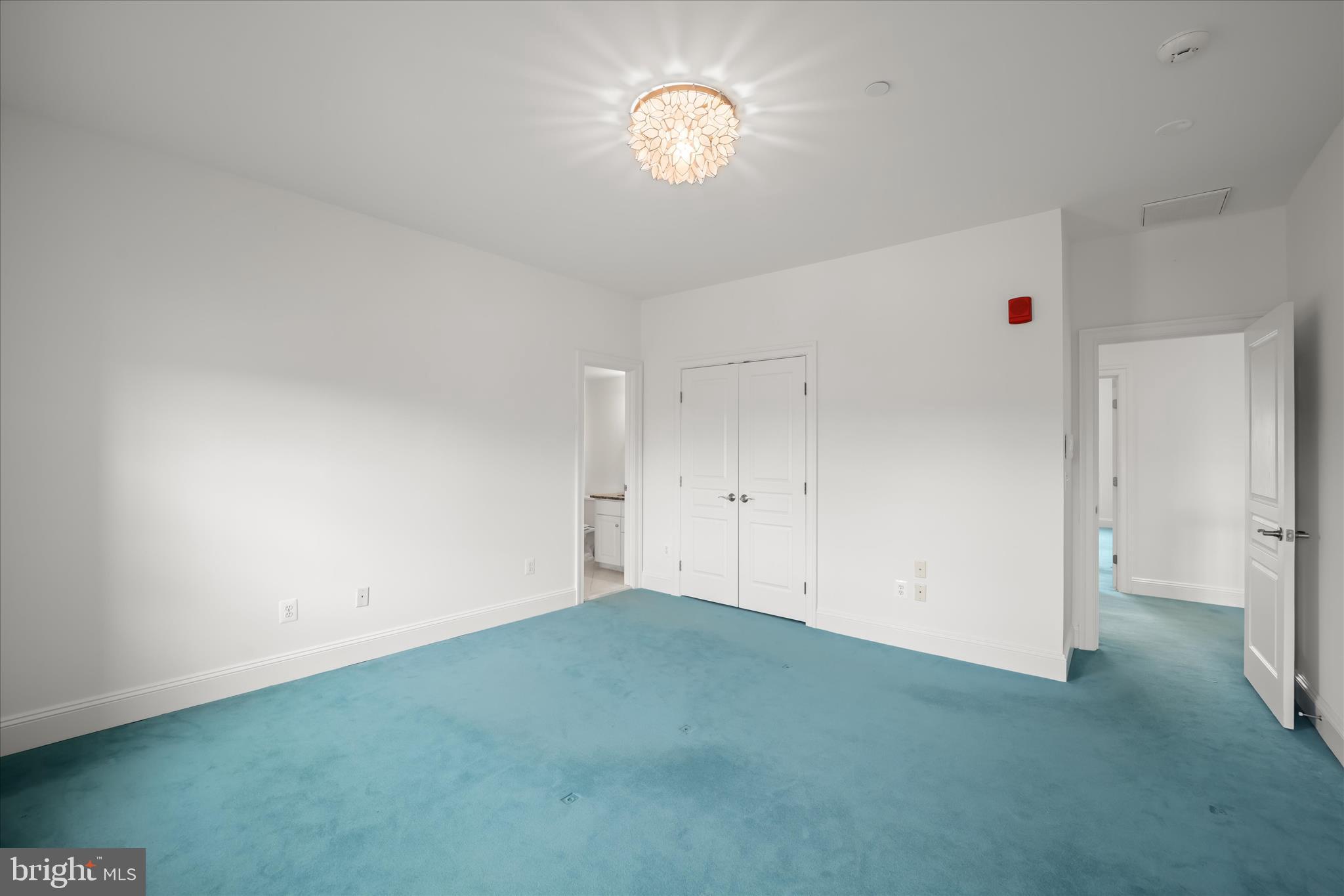 TWIN LAKES - Residential