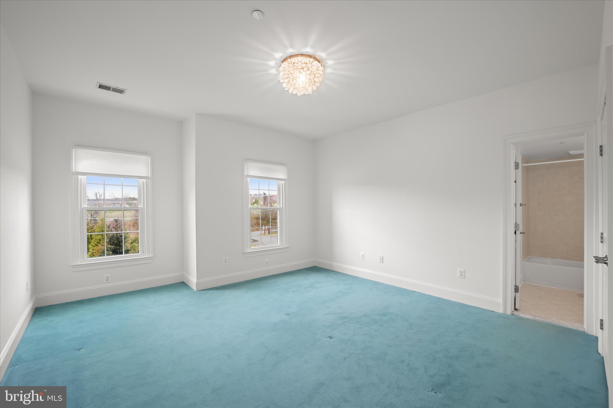 TWIN LAKES - Residential