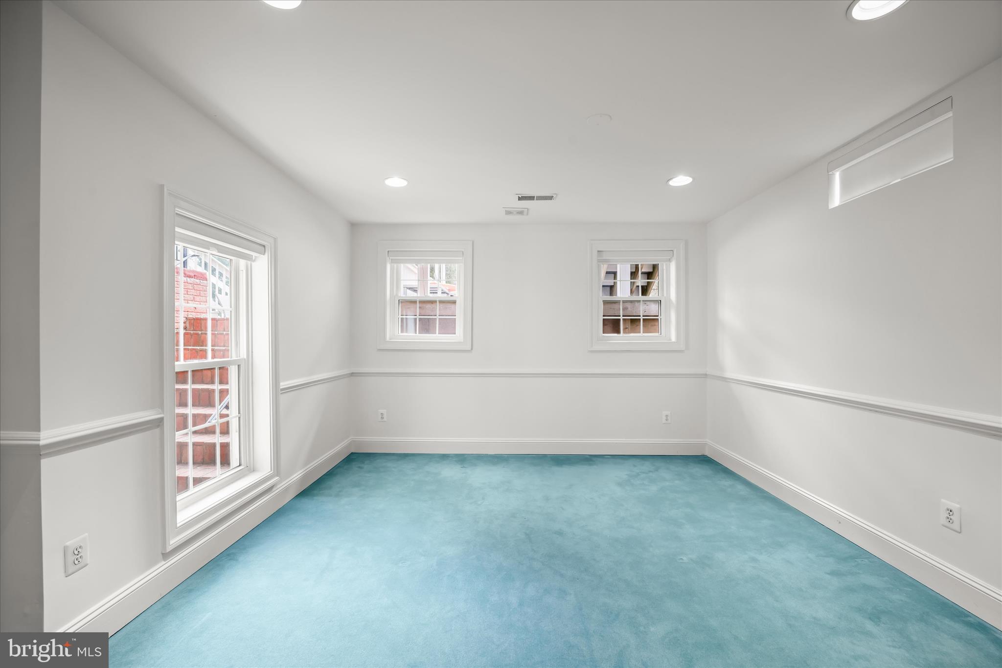 TWIN LAKES - Residential