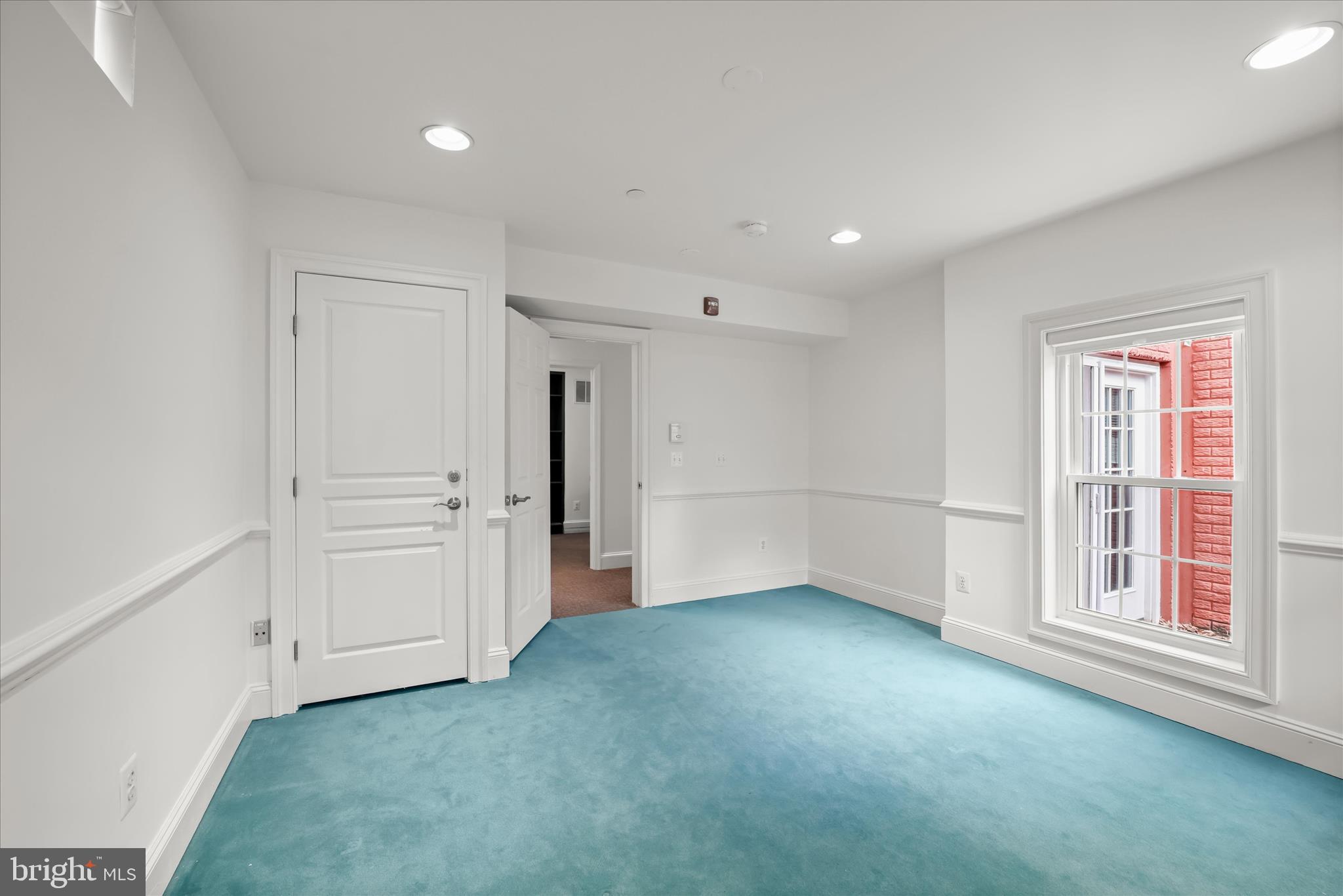 TWIN LAKES - Residential