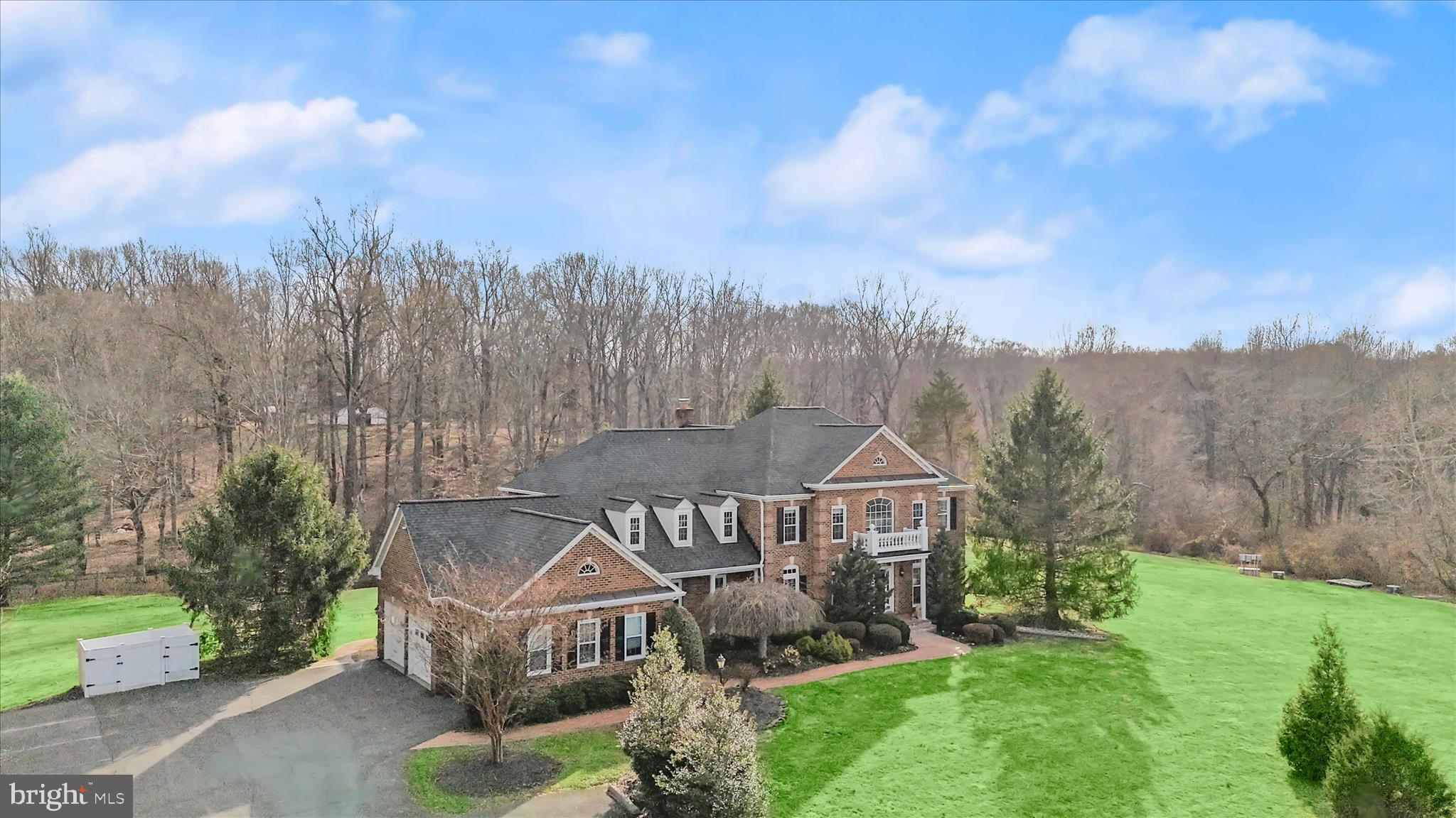 TWIN LAKES - Residential