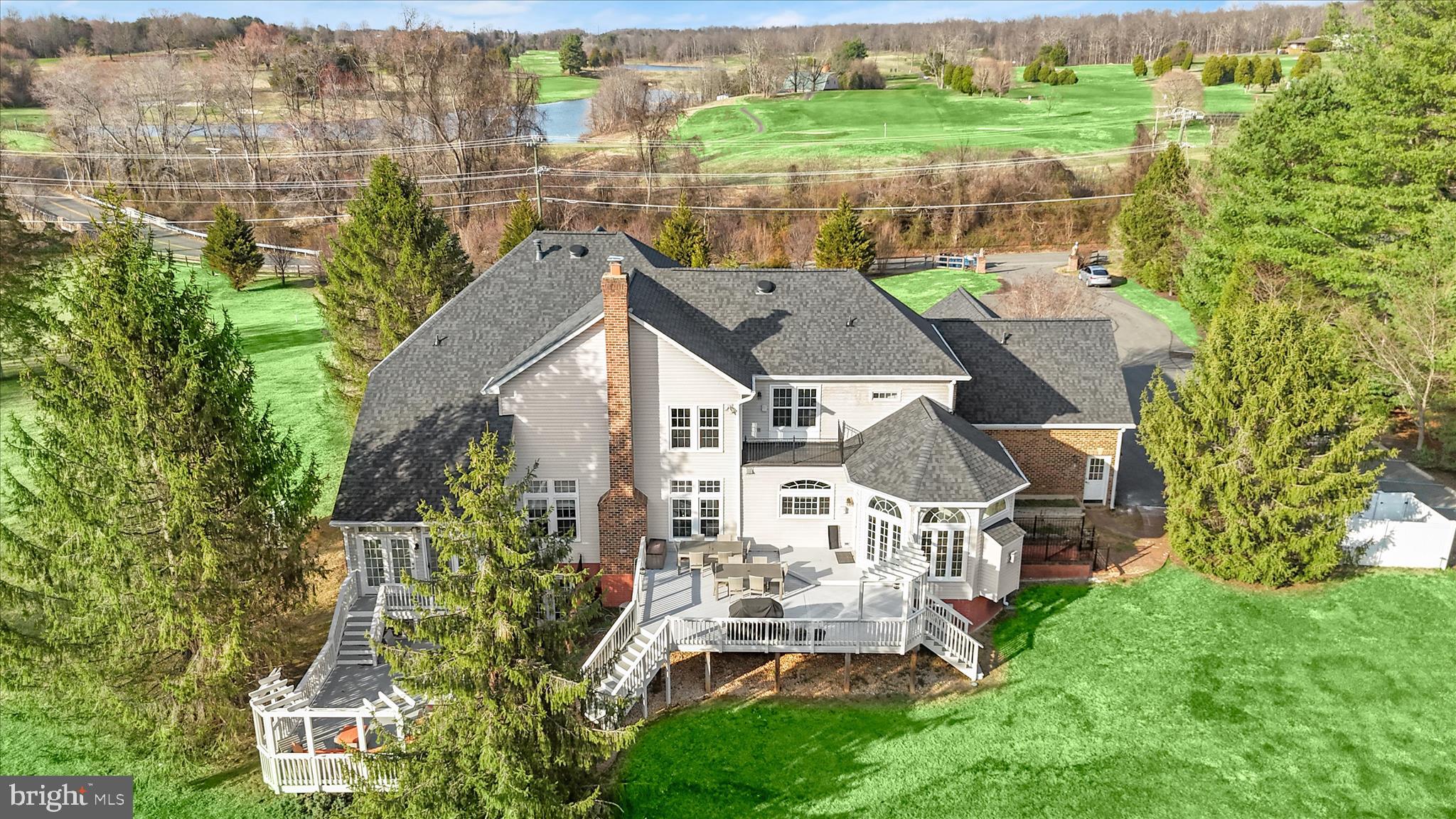 TWIN LAKES - Residential