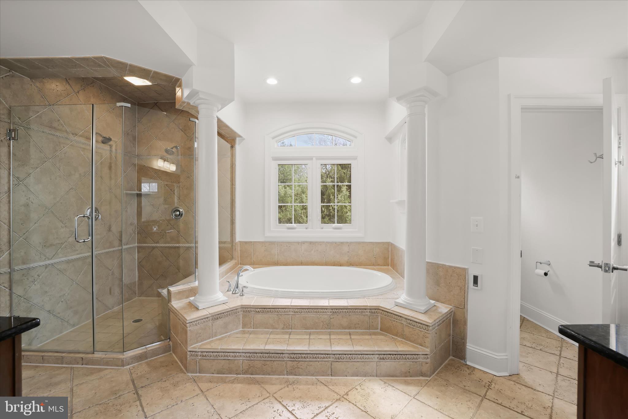 TWIN LAKES - Residential