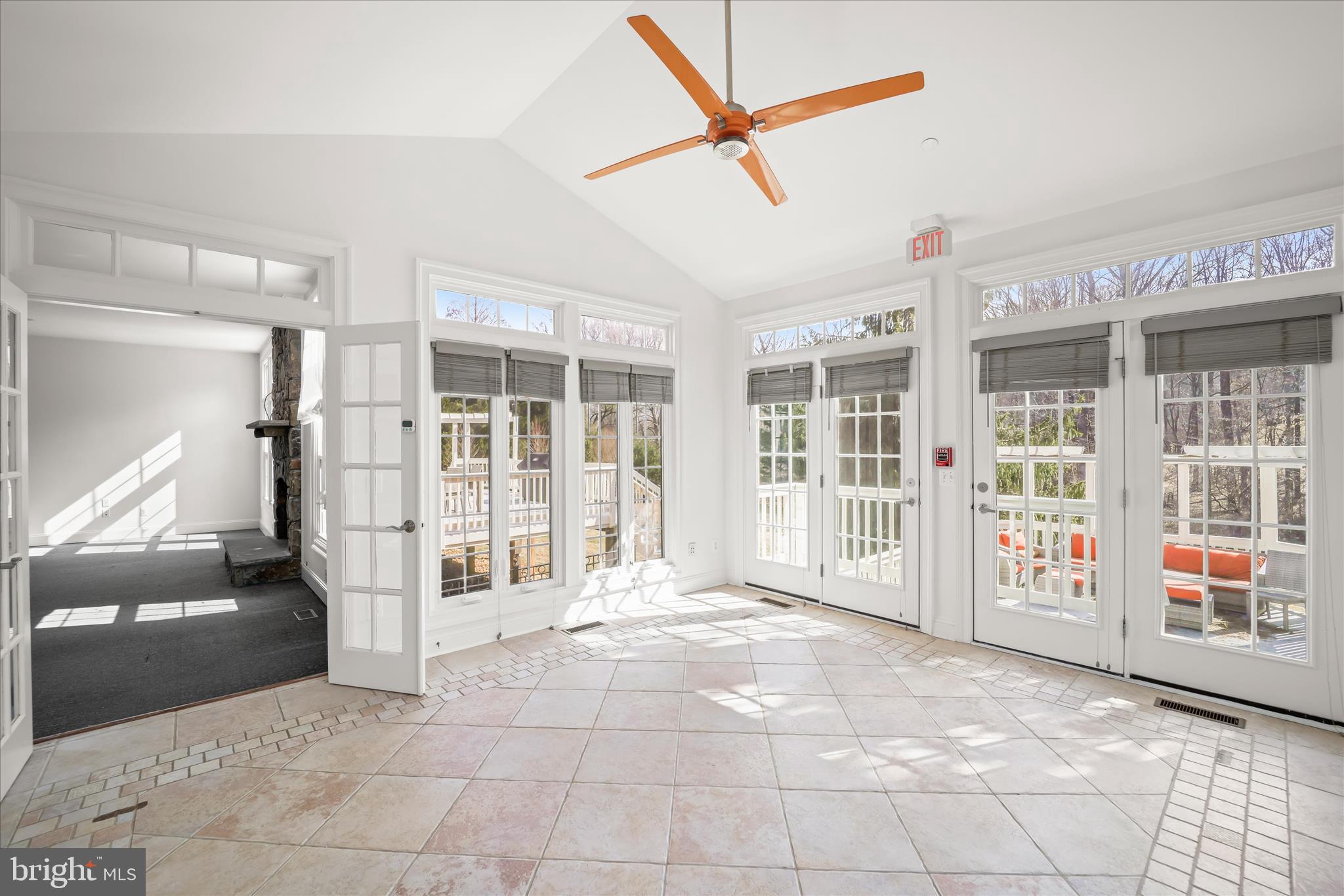 TWIN LAKES - Residential