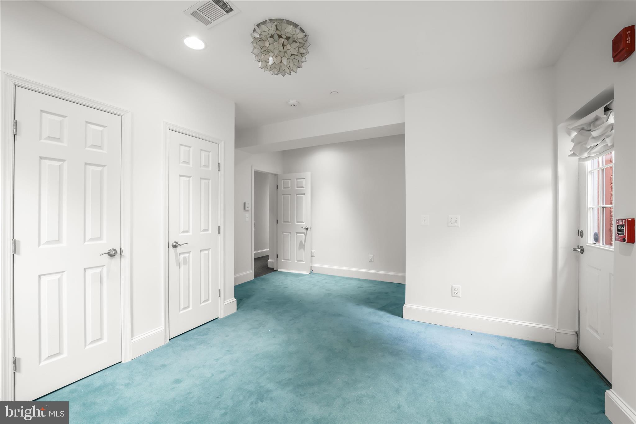 TWIN LAKES - Residential