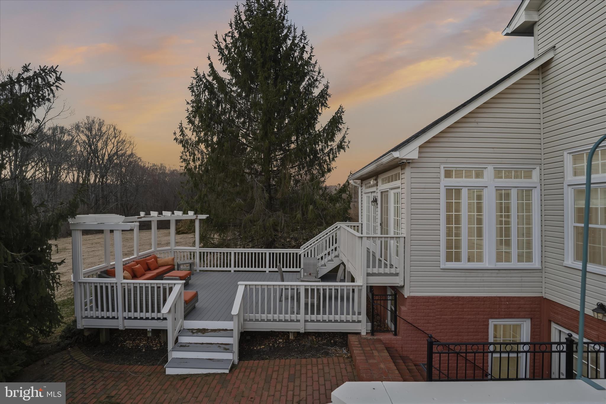 TWIN LAKES - Residential