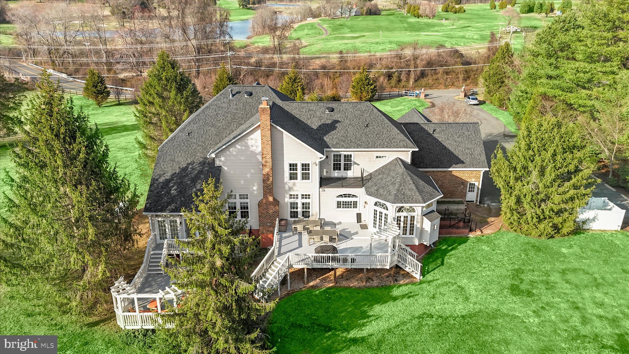 TWIN LAKES - Residential