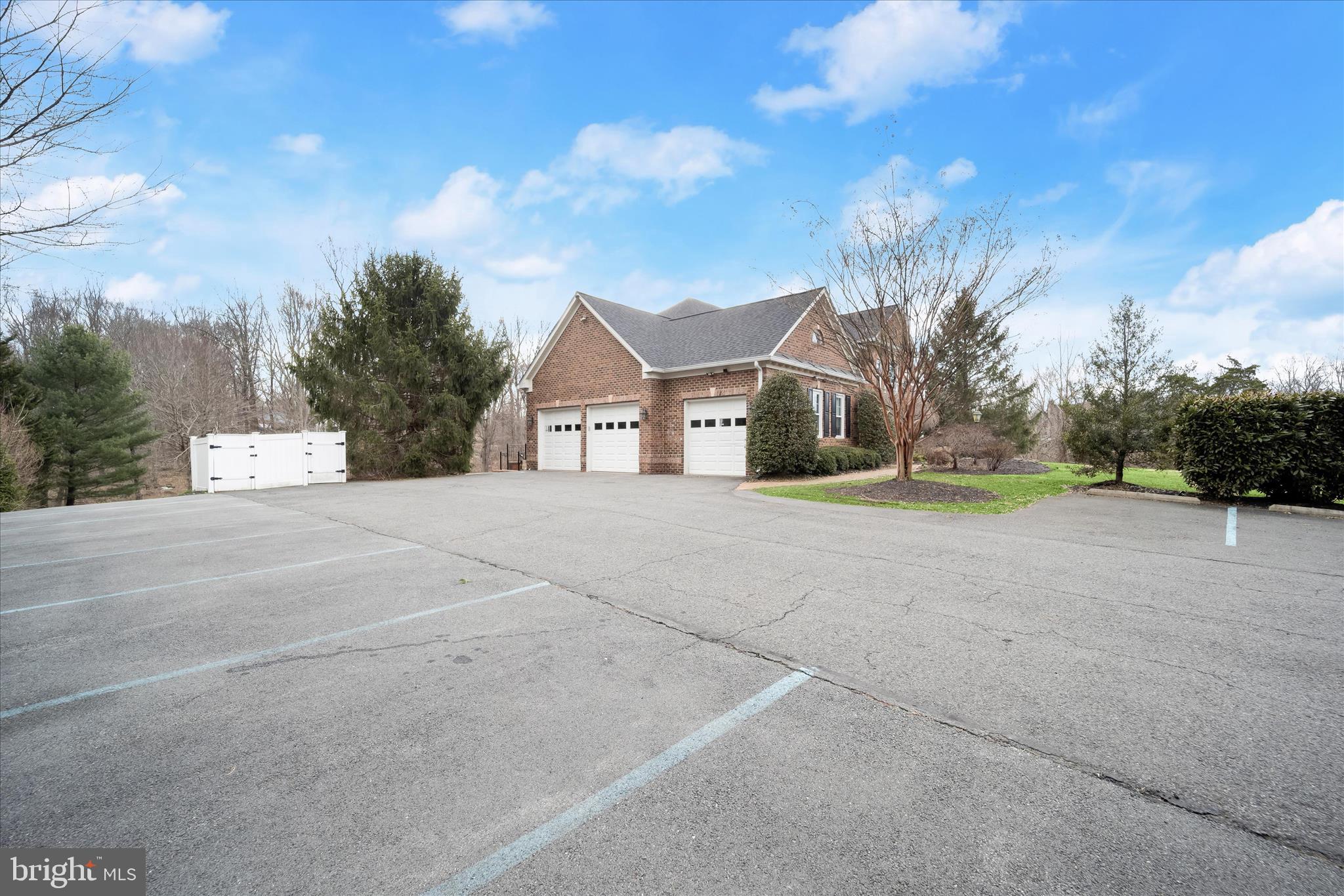 TWIN LAKES - Residential