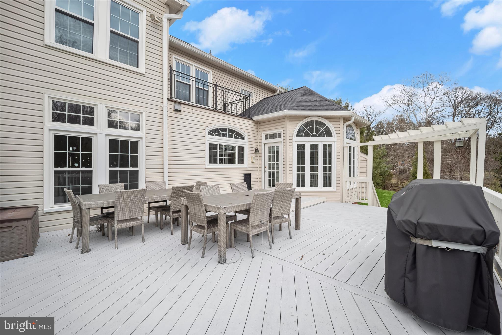 TWIN LAKES - Residential