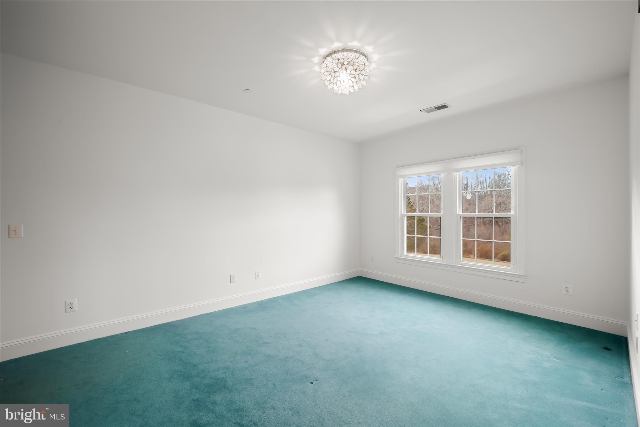 TWIN LAKES - Residential