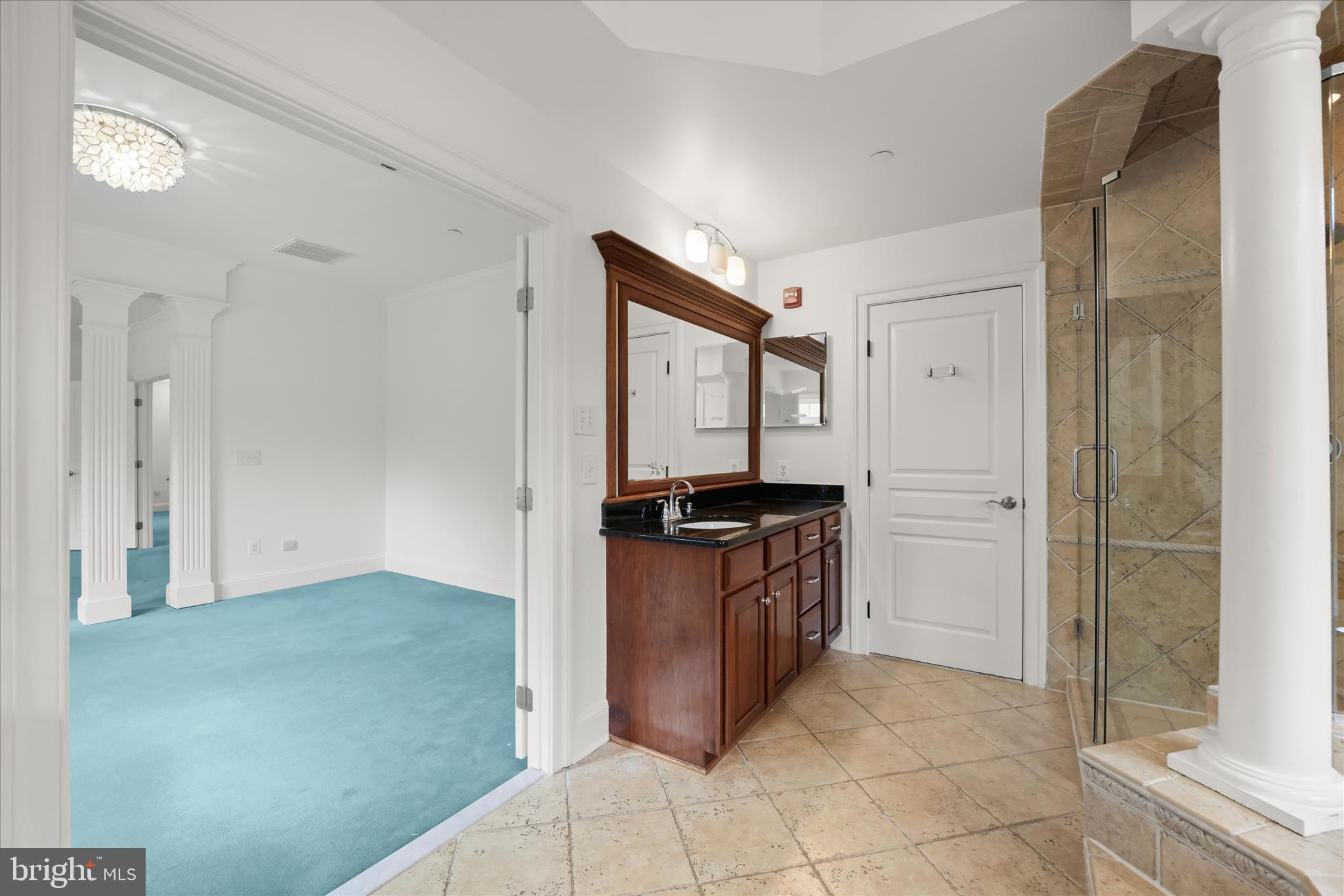 TWIN LAKES - Residential