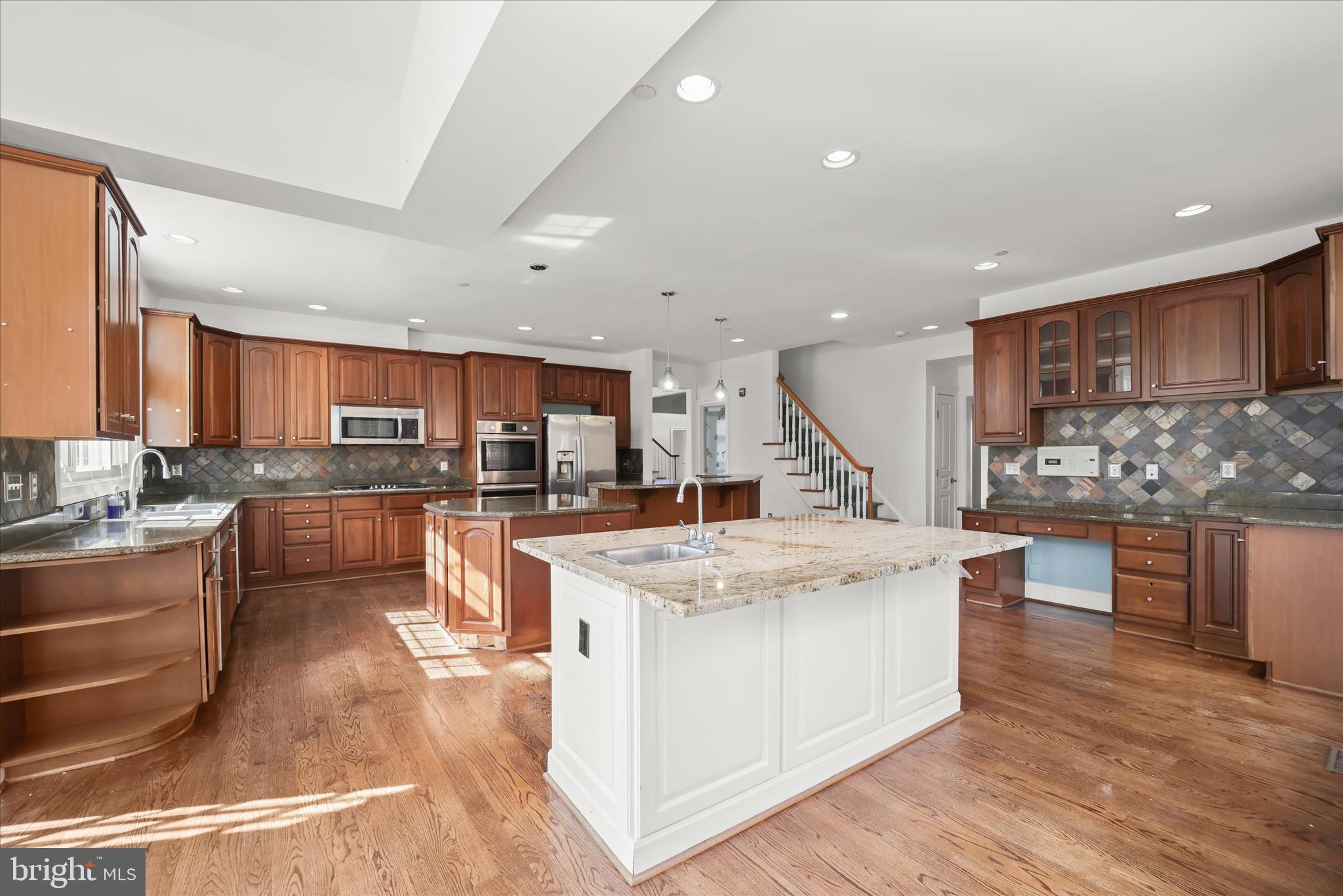 TWIN LAKES - Residential