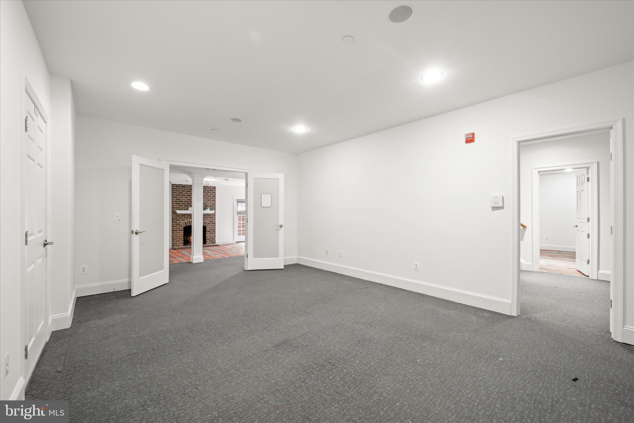 TWIN LAKES - Residential