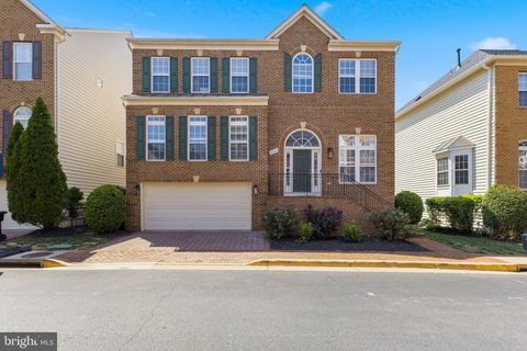 Homes For Sale - 9136 Lake Parcel Drive<br/> Fairfax County, FORT BELVOIR, VA 22060