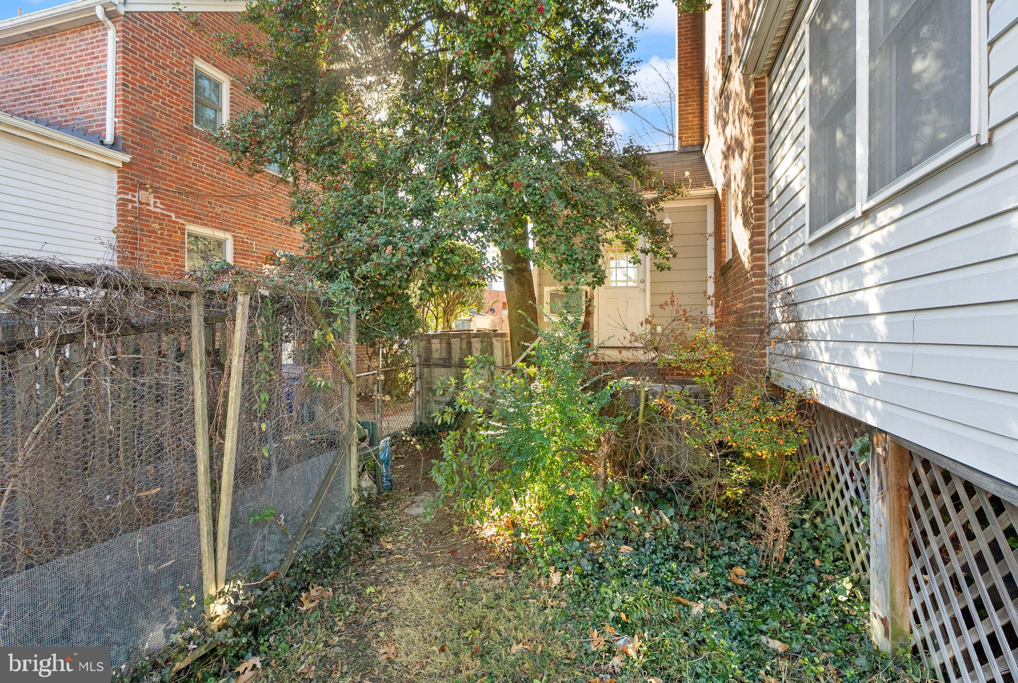 LEE HEIGHTS - Residential