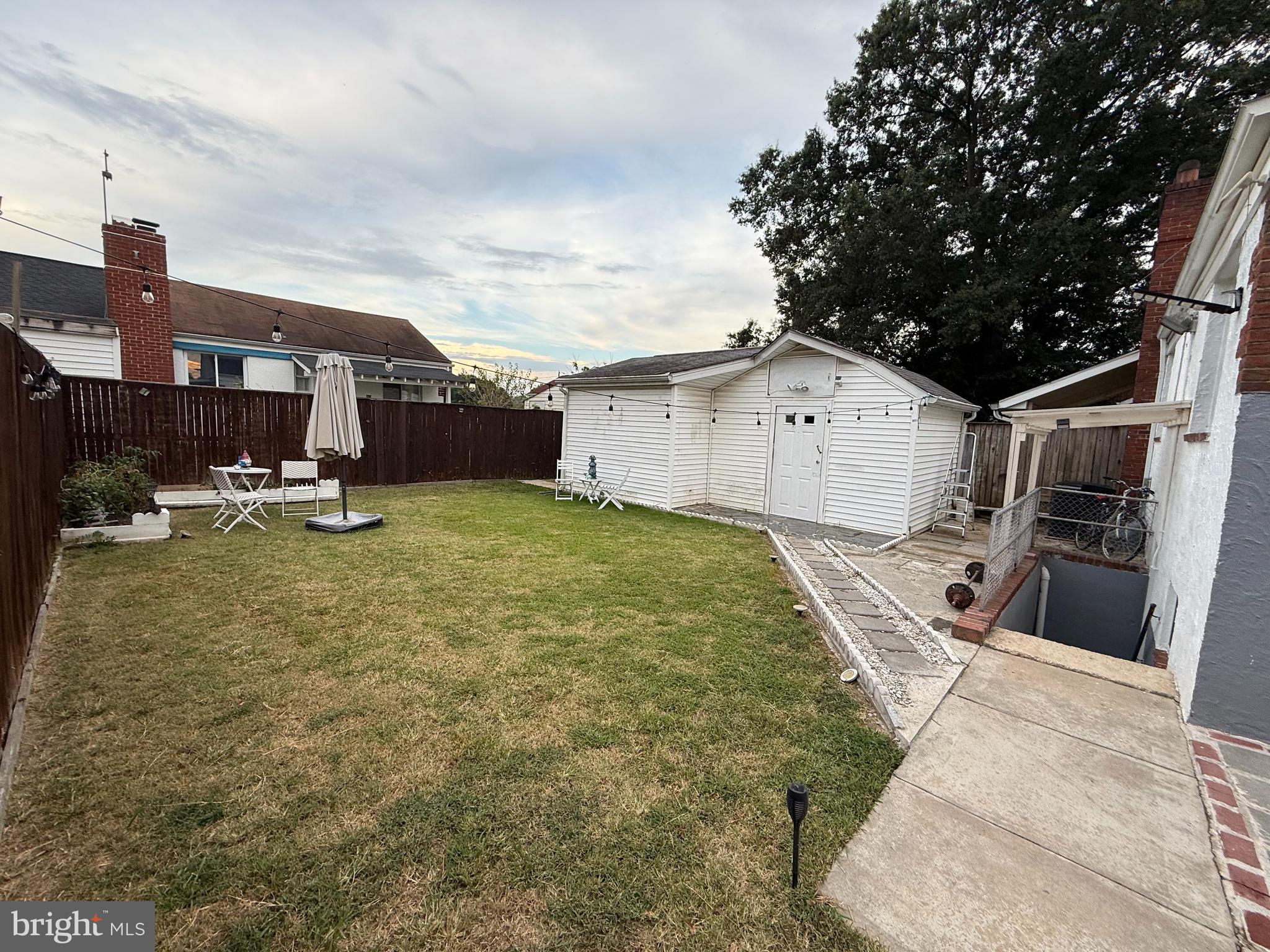 ADELPHI MANOR - Residential Lease