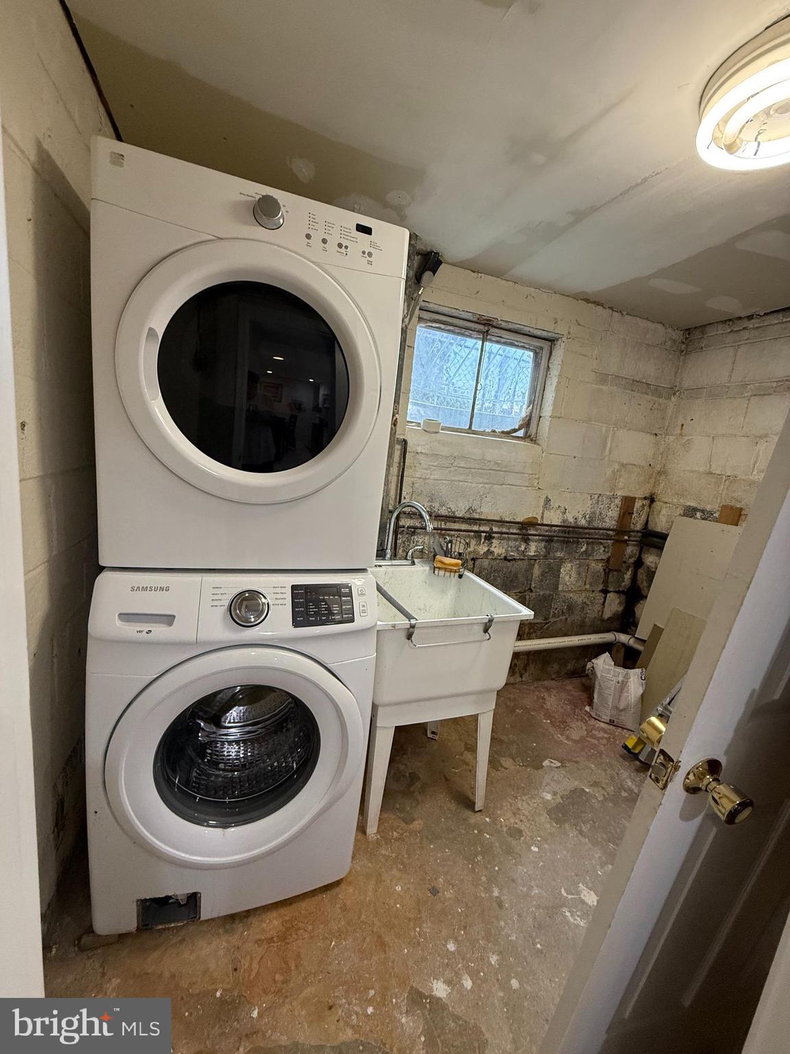 ADELPHI MANOR - Residential Lease