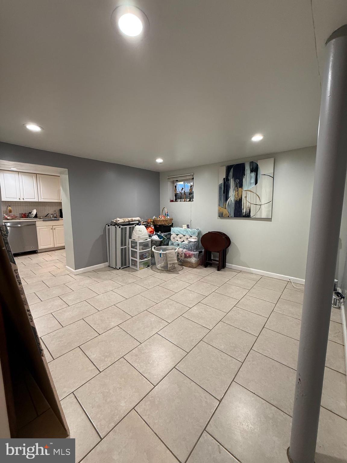 ADELPHI MANOR - Residential Lease