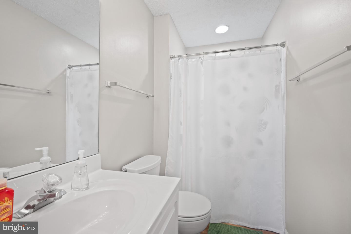 STUART MECHANIC - Residential Lease