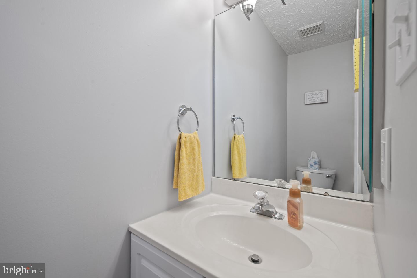 STUART MECHANIC - Residential Lease