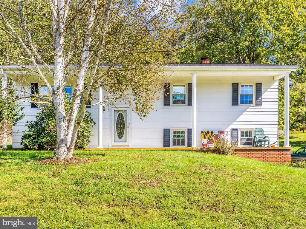 Photo of 839 Rohrersville Road, KNOXVILLE, MD 21758 (MLS # MDWA2032092)