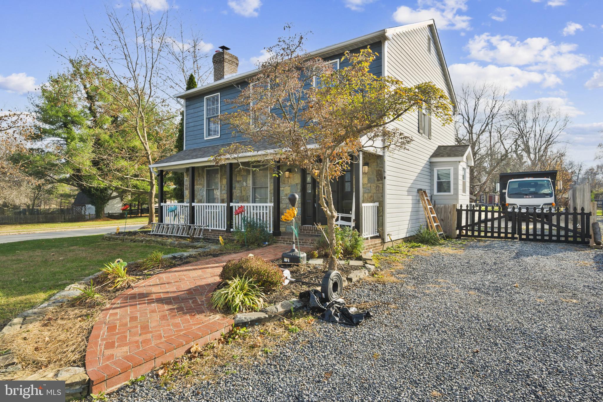 220 E COLONIAL HIGHWAY