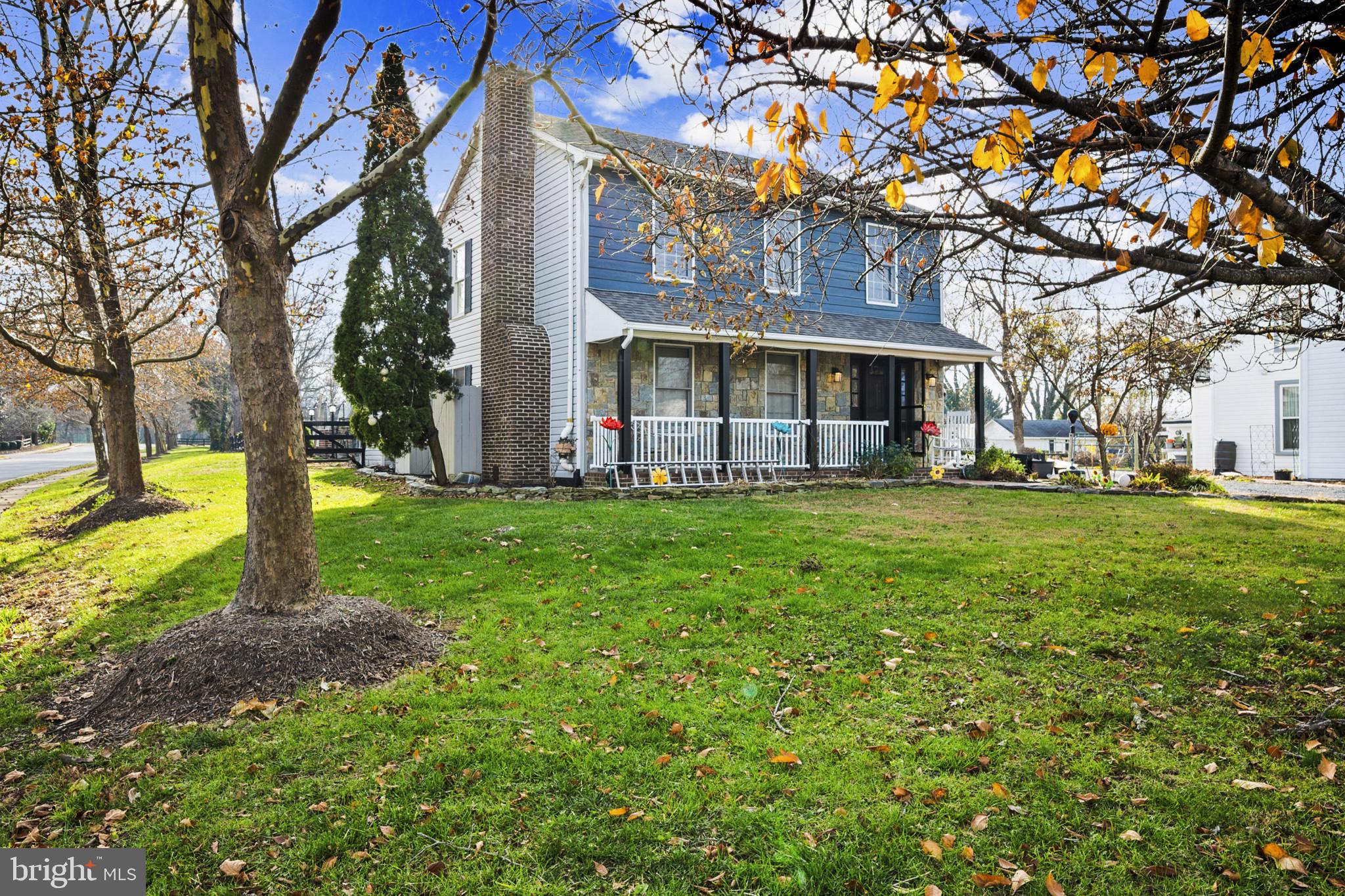 220 E COLONIAL HIGHWAY