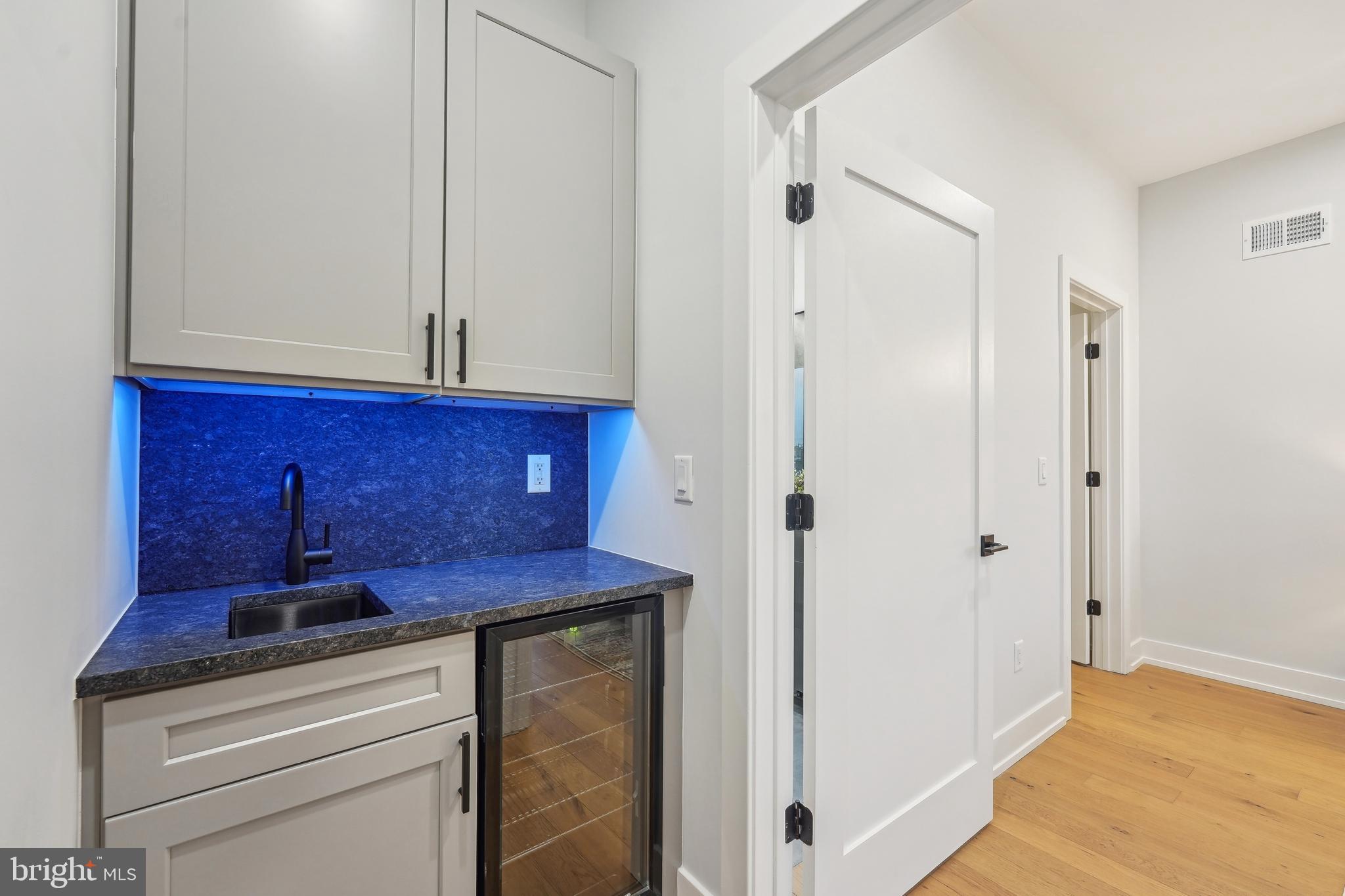 PORT RICHMOND - Residential