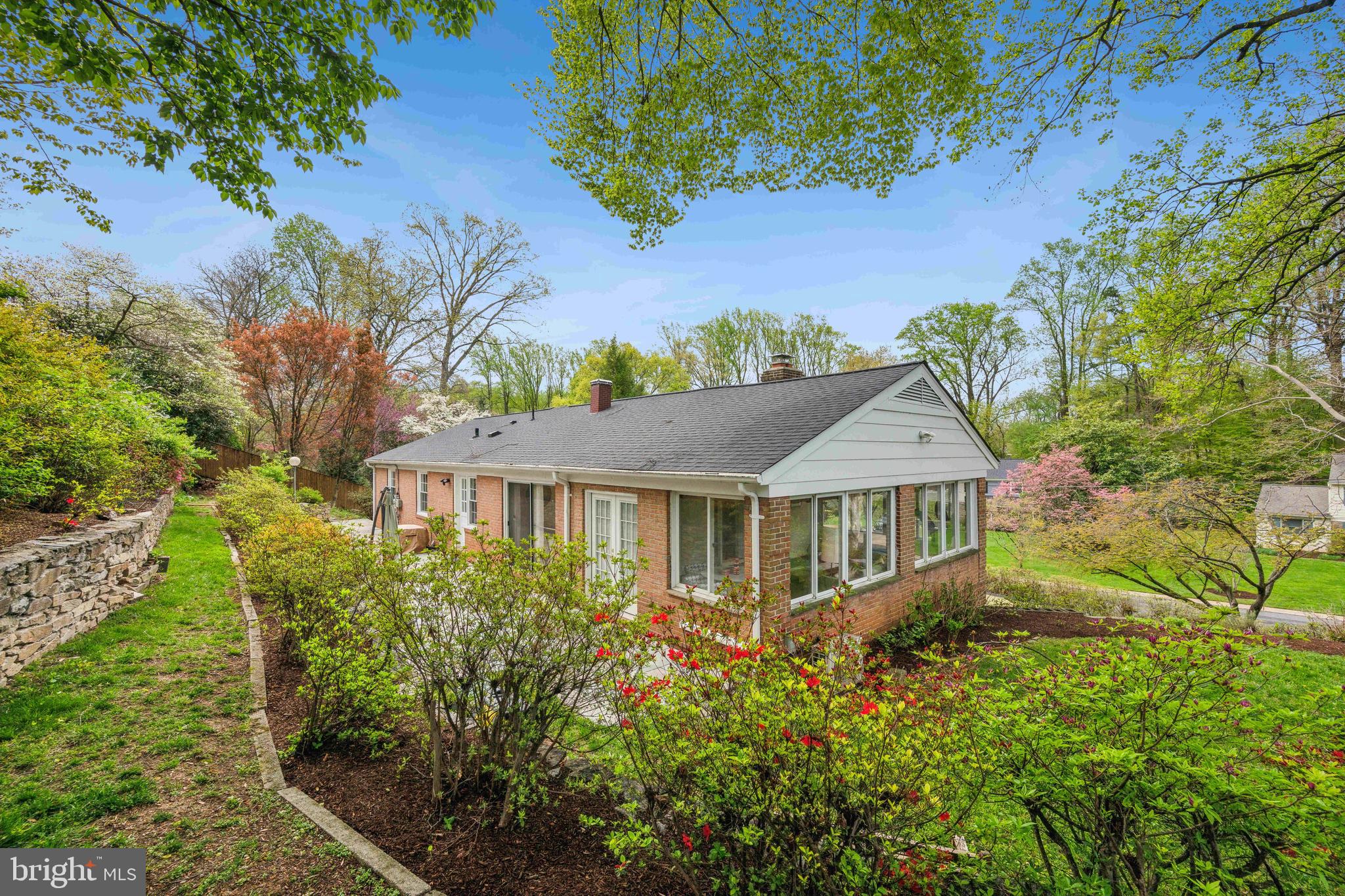 LARCHMONT KNOLLS - Residential Lease