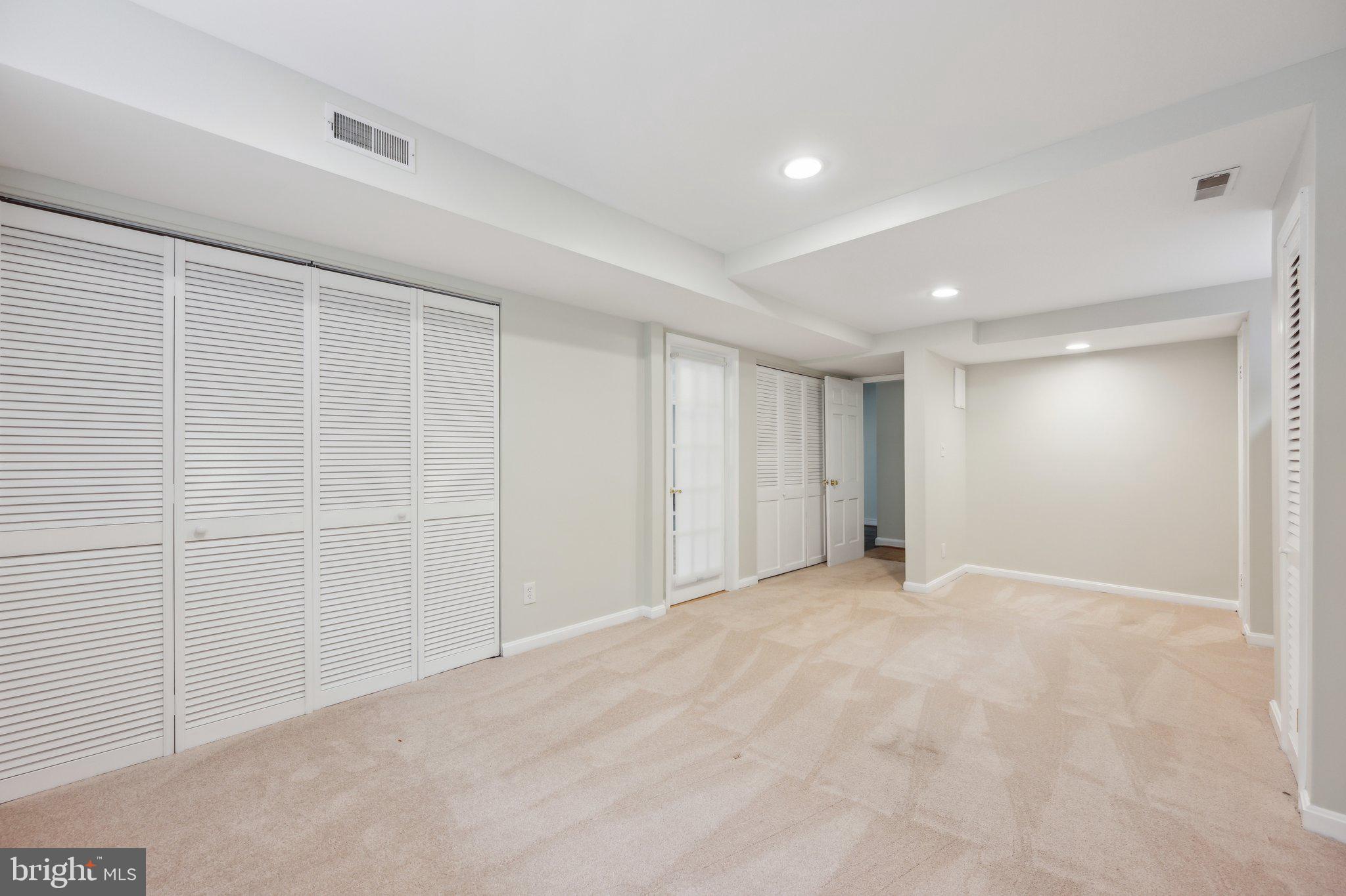 LARCHMONT KNOLLS - Residential Lease