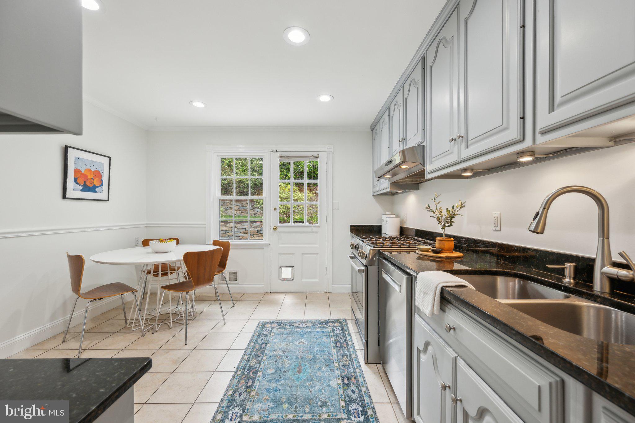 LARCHMONT KNOLLS - Residential Lease