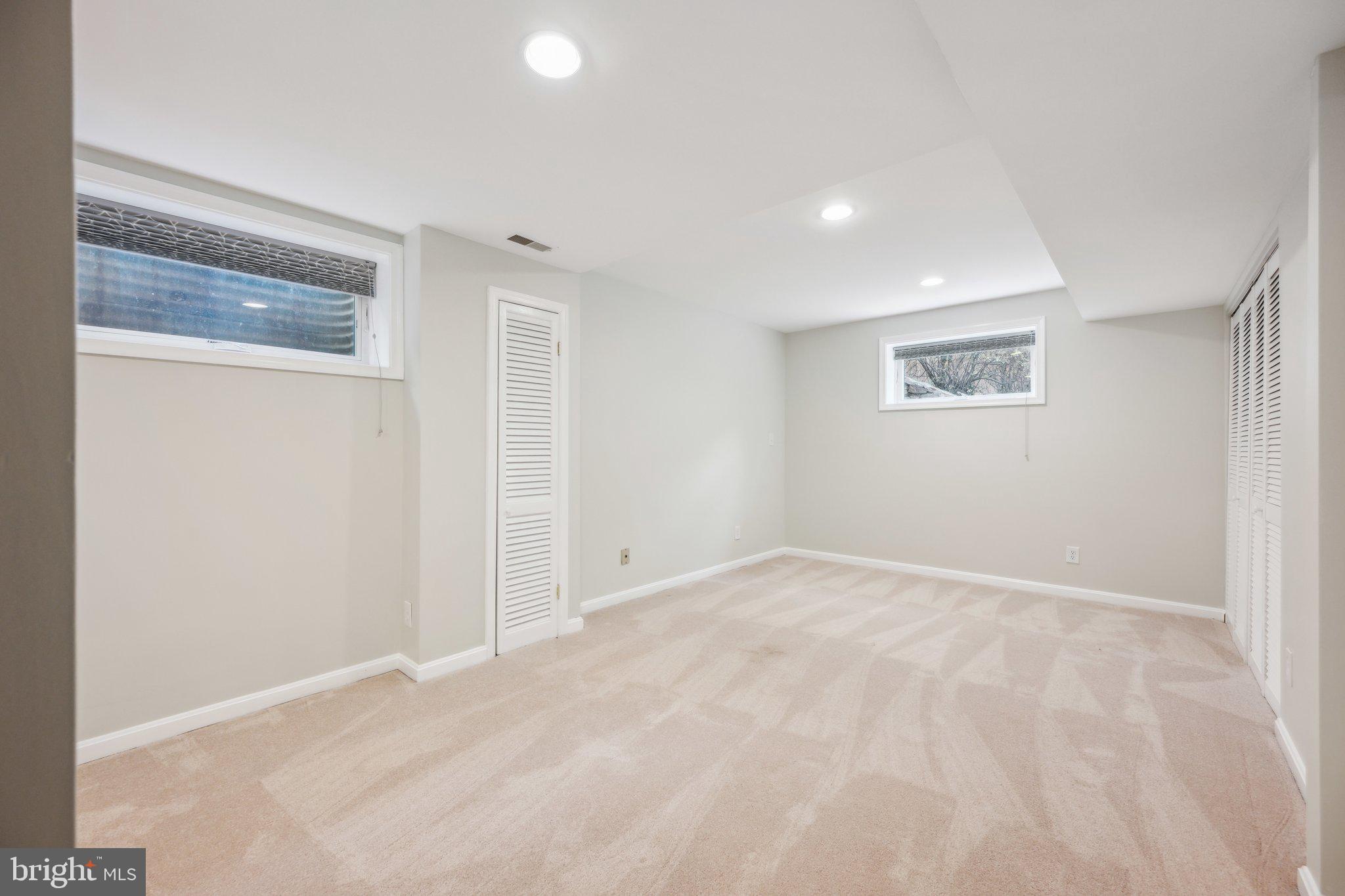 LARCHMONT KNOLLS - Residential Lease