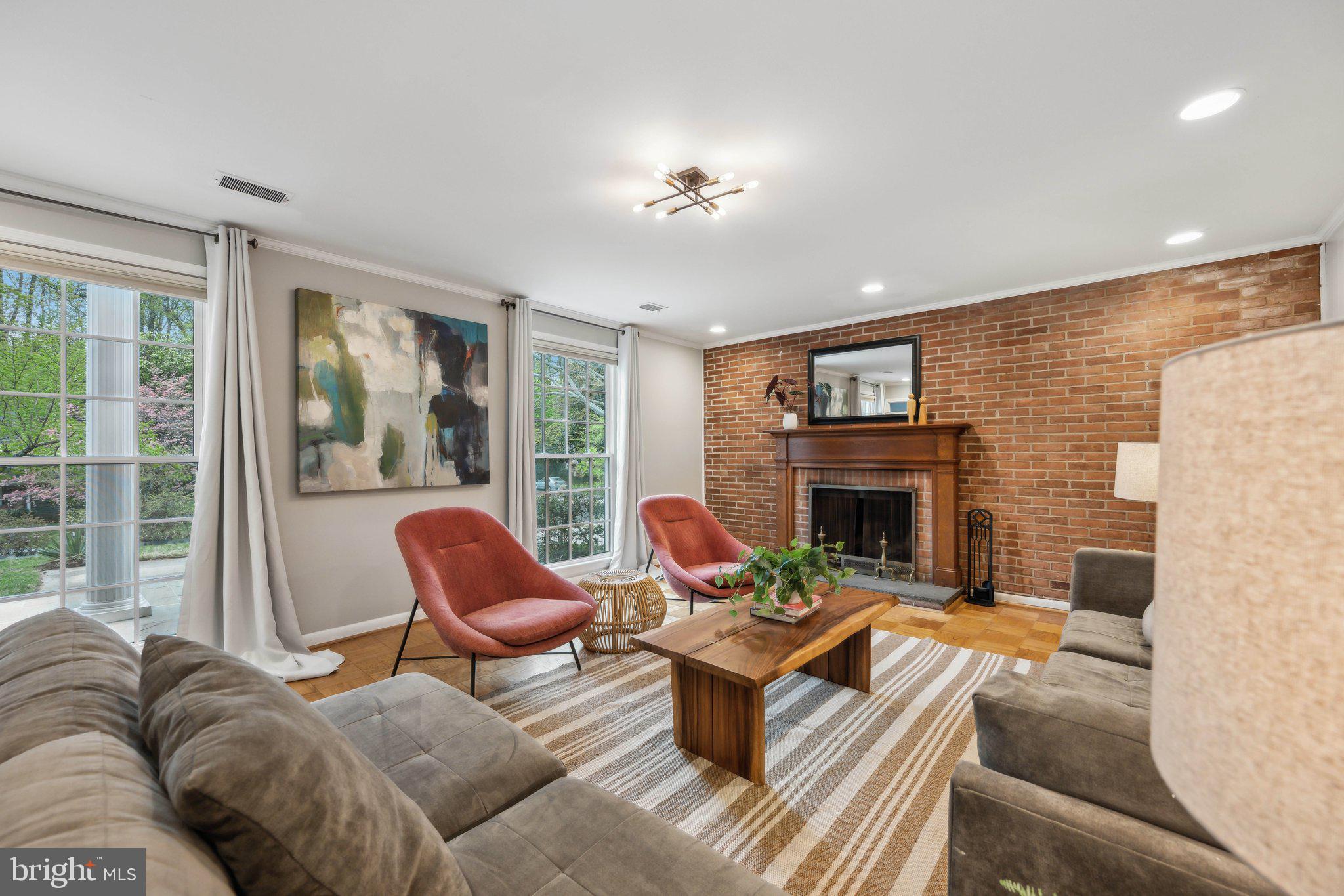 LARCHMONT KNOLLS - Residential Lease