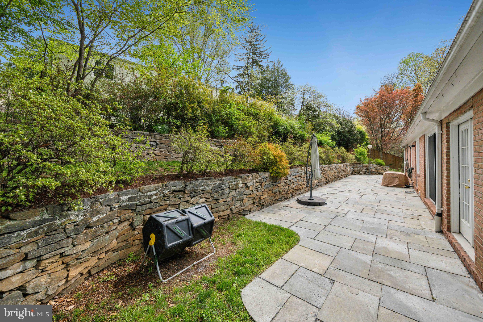 LARCHMONT KNOLLS - Residential Lease