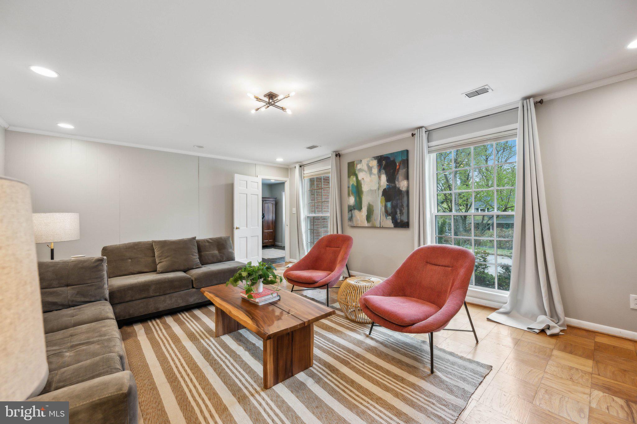 LARCHMONT KNOLLS - Residential Lease