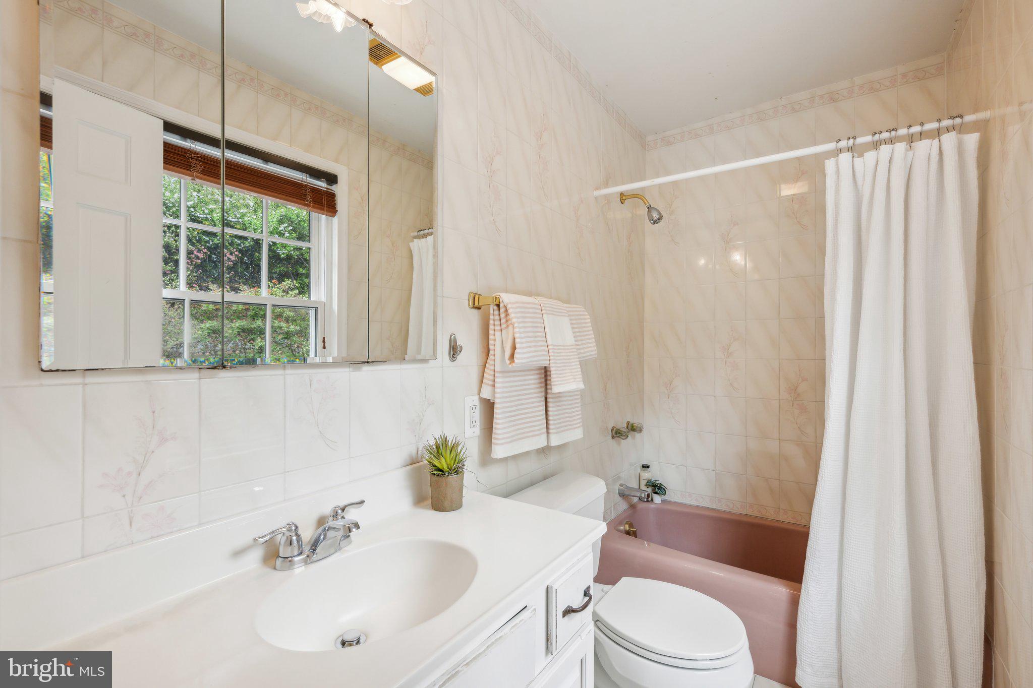 LARCHMONT KNOLLS - Residential Lease