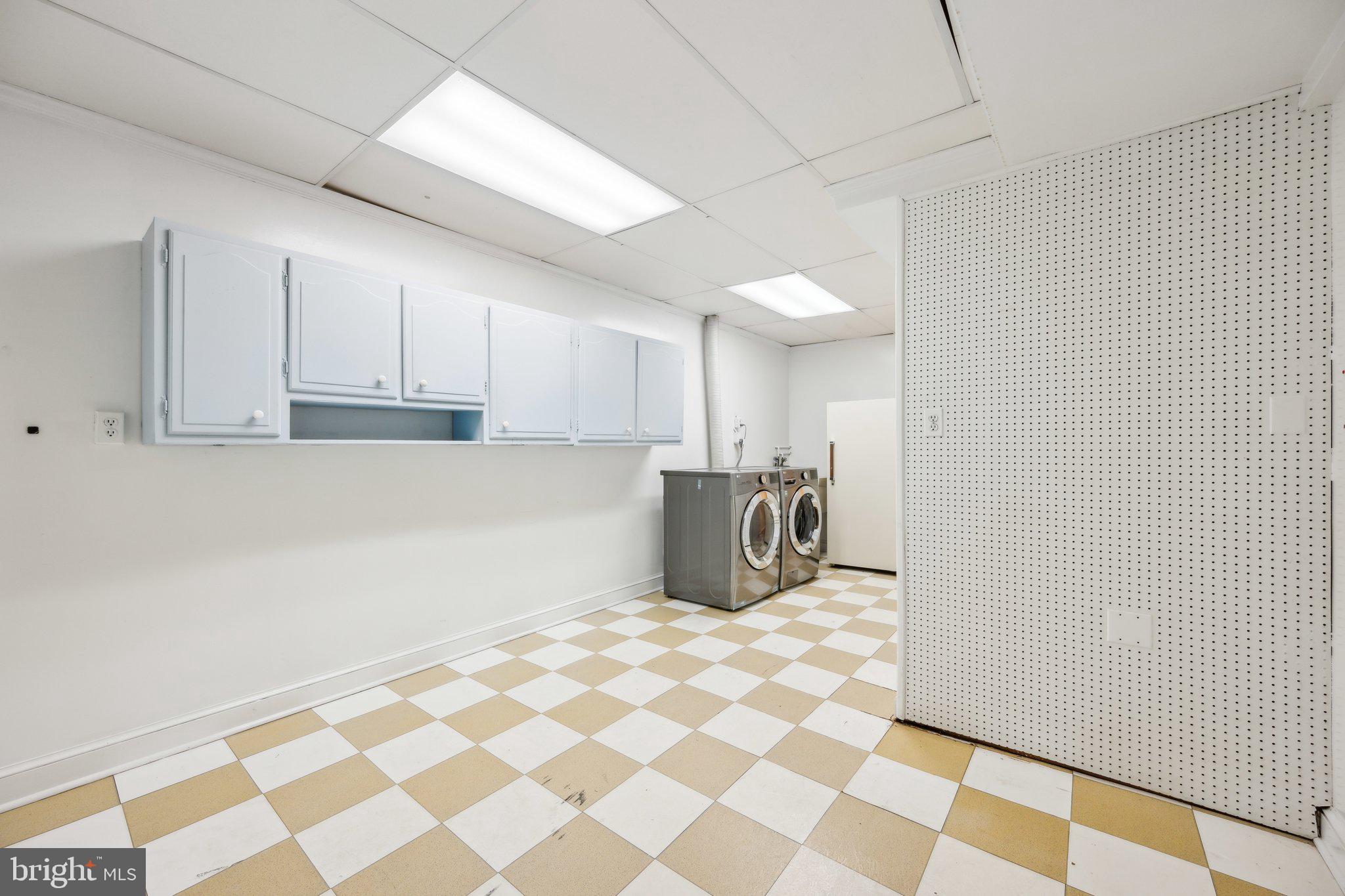 LARCHMONT KNOLLS - Residential Lease