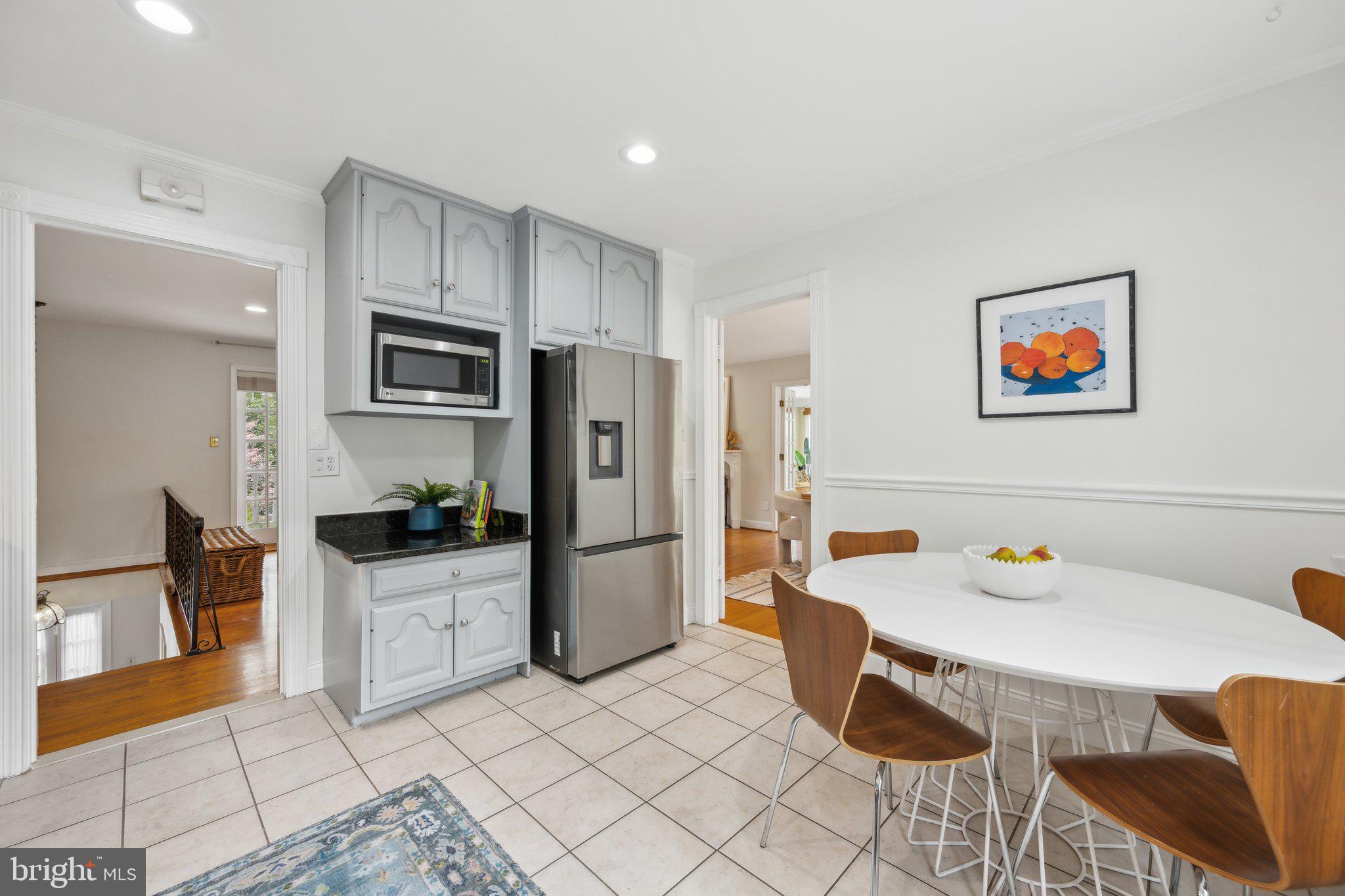 LARCHMONT KNOLLS - Residential Lease