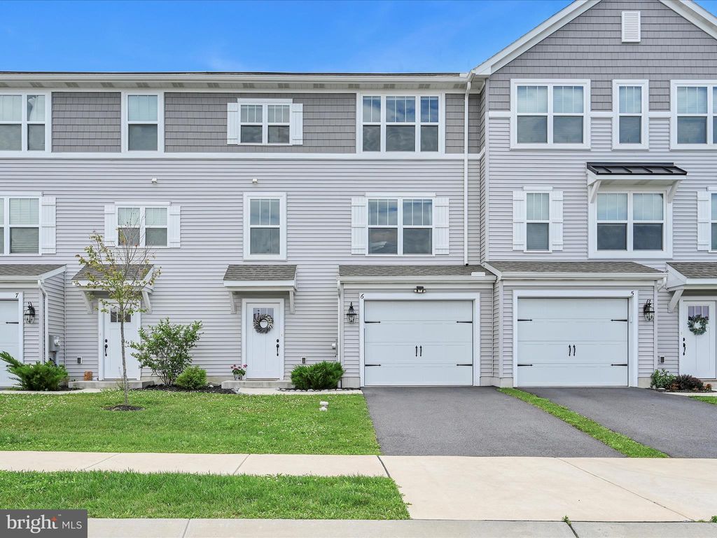 Photo of 6 SOUTHSIDE DR, WILLOW STREET, PA 17584 (MLS # PALA2036958)