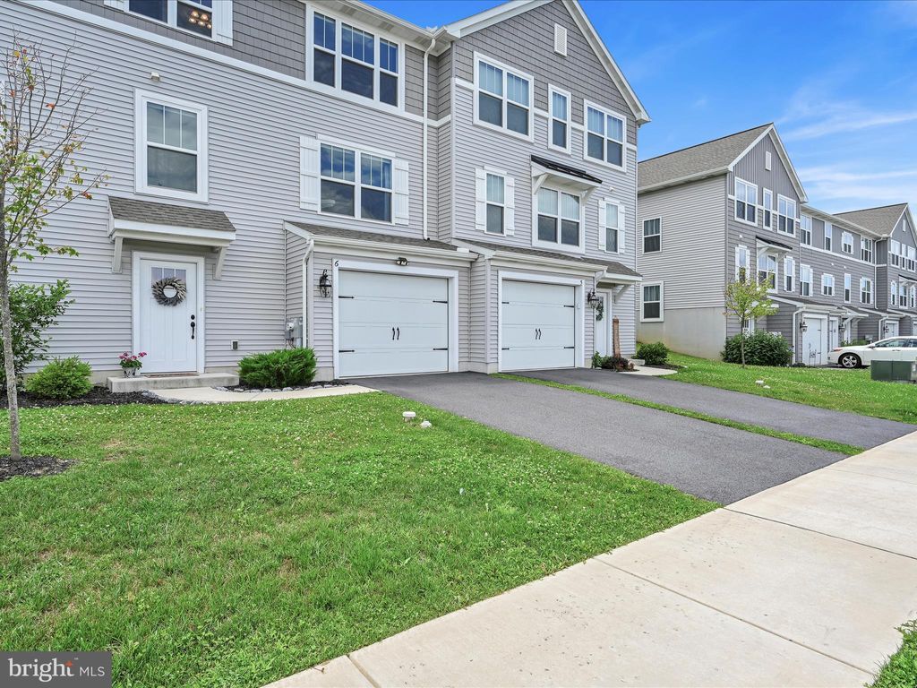 Photo of 6 SOUTHSIDE DR, WILLOW STREET, PA 17584 (MLS # PALA2036958)